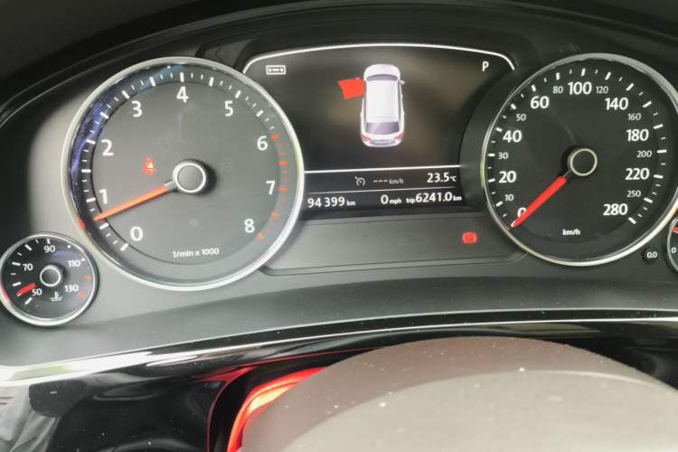 Used Volkswagen Touareg 2017 3.0 TSI Touareg Edition Odometer Close Up