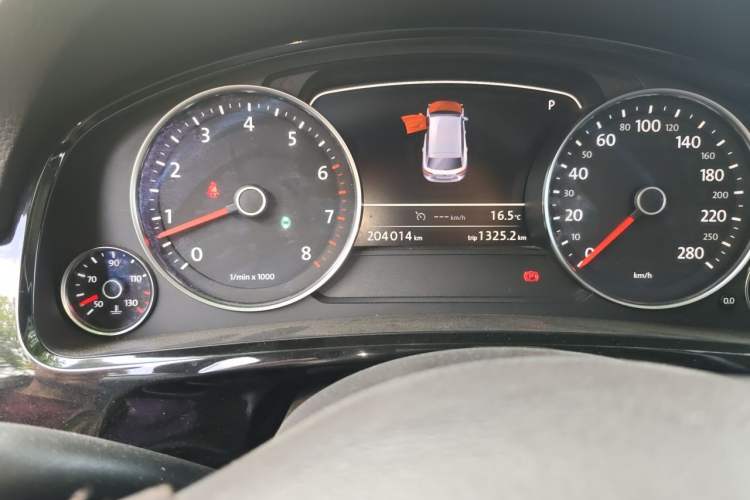 Used Volkswagen Touareg 2017 3.0 TSI Touareg Edition Odometer Close Up