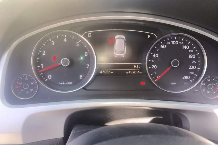 Used Volkswagen Touareg 2017 3.0 TSI Expedition Edition Odometer Close Up