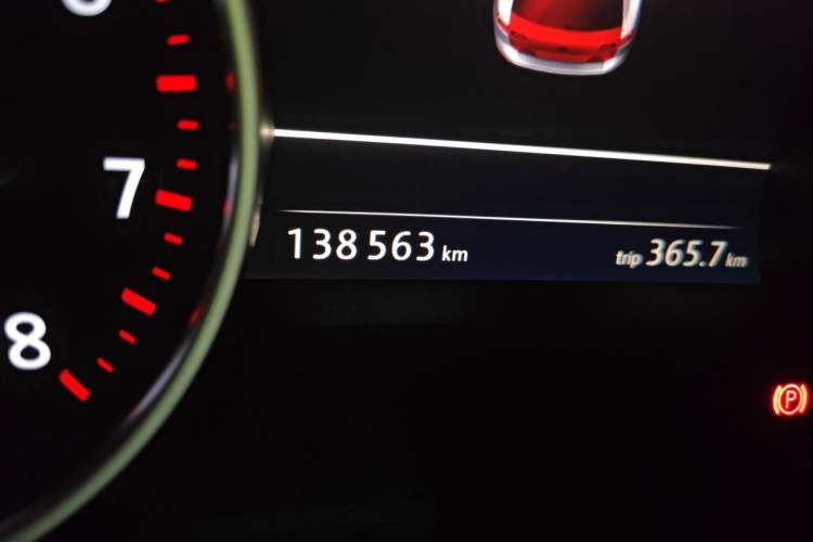 Used Volkswagen Touareg 2017 3.0 TSI Touareg Model Odometer Close Up