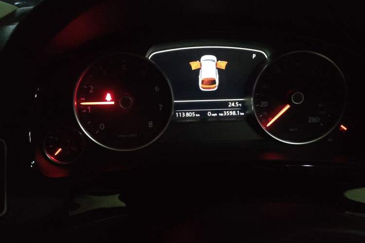 Used Volkswagen Touareg 2017 3.0 TSI Touareg Model Odometer Close Up