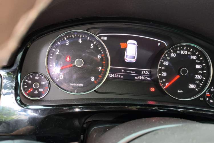Used Volkswagen Touareg 2017 3.0 TSI Touareg Edition Odometer Close Up