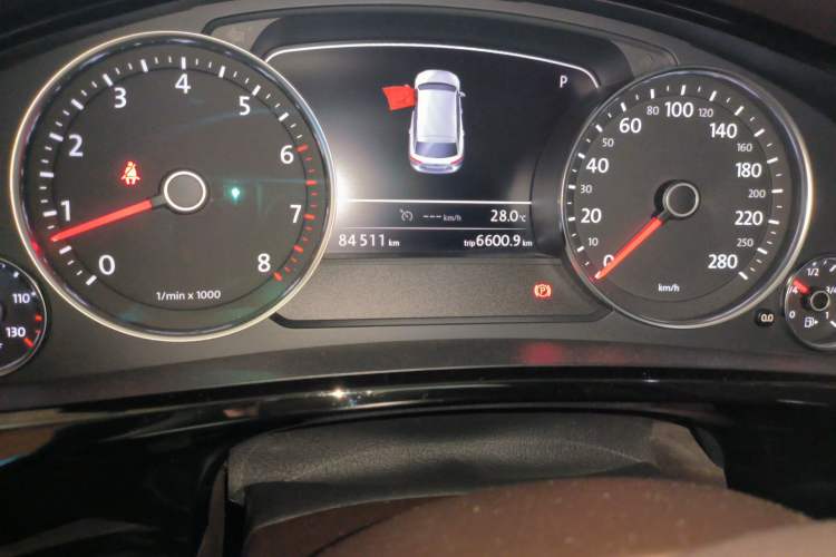Used Volkswagen Touareg 2017 3.0 TSI Touareg Edition Odometer Close Up