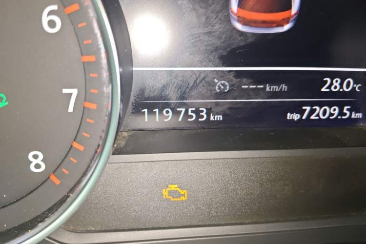 Used Volkswagen Touareg 2017 3.0 TSI Touareg Model Odometer Close Up