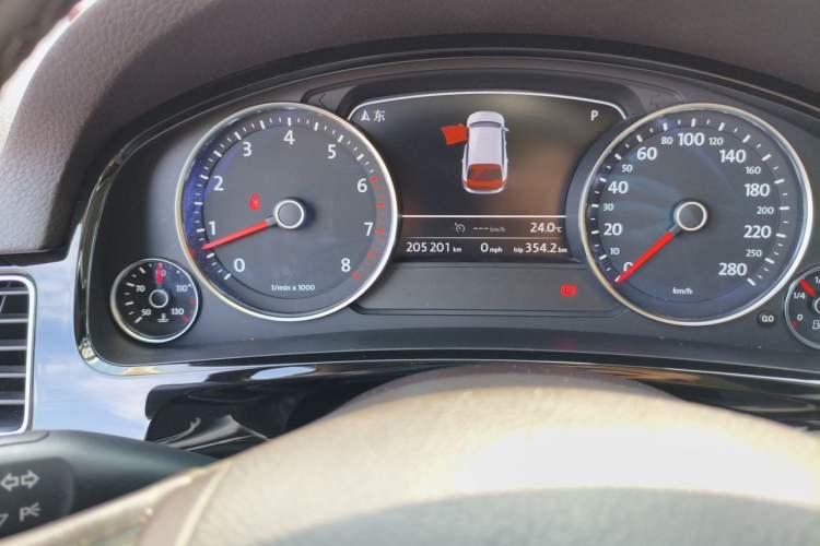 Used Volkswagen Touareg 2017 3.0 TSI Touareg Edition Odometer Close Up
