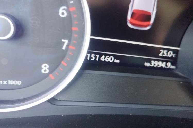 Used Volkswagen Touareg 2017 3.0 TSI Touareg Model Odometer Close Up