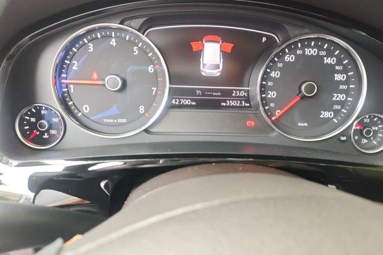 Used Volkswagen Touareg 2017 3.0 TSI Touareg Edition Odometer Close Up