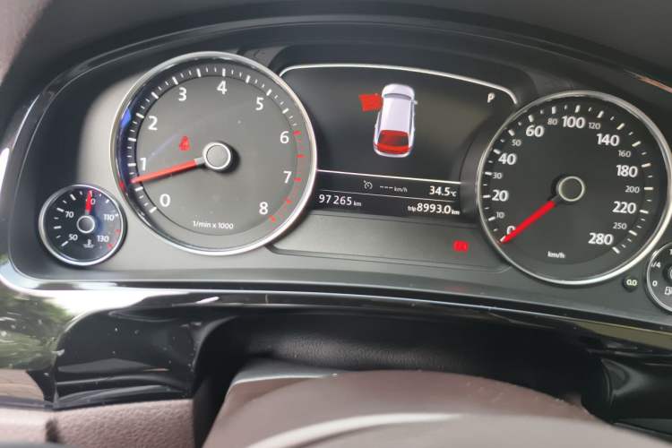 Used Volkswagen Touareg 2017 3.0 TSI Expedition Edition Odometer Close Up
