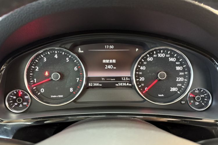 Used Volkswagen Touareg 2017 3.0 TSI Touareg Model Odometer Close Up