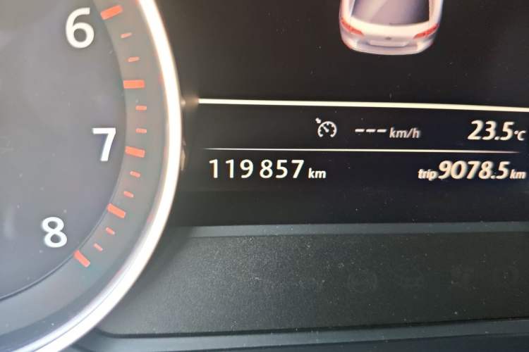 Used Volkswagen Touareg 2017 3.0 TSI Touareg Edition Odometer Close Up
