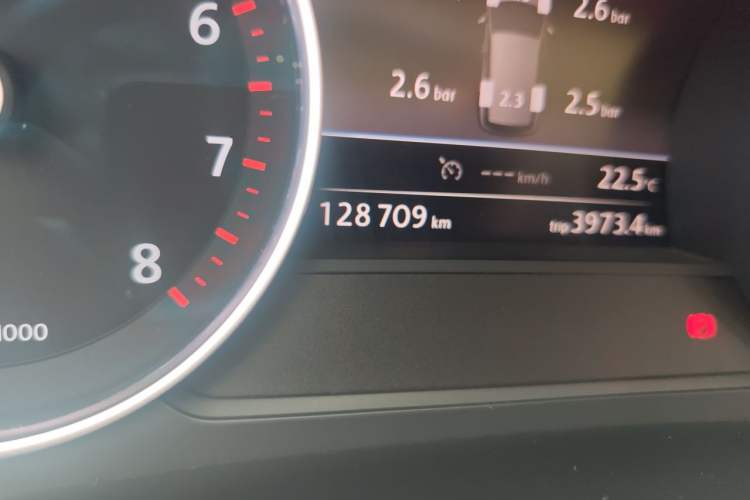 Used Volkswagen Touareg 2017 3.0 TSI Touareg Edition Odometer Close Up