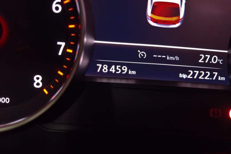Used Volkswagen Touareg 2017 3.0 TSI Touareg Model Odometer Close Up