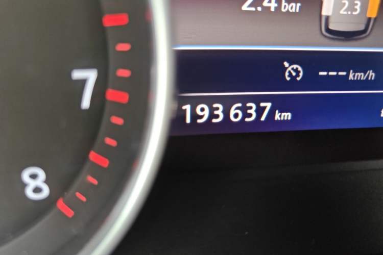 Used Volkswagen Touareg 2017 3.0 TSI Touareg Edition Odometer Close Up