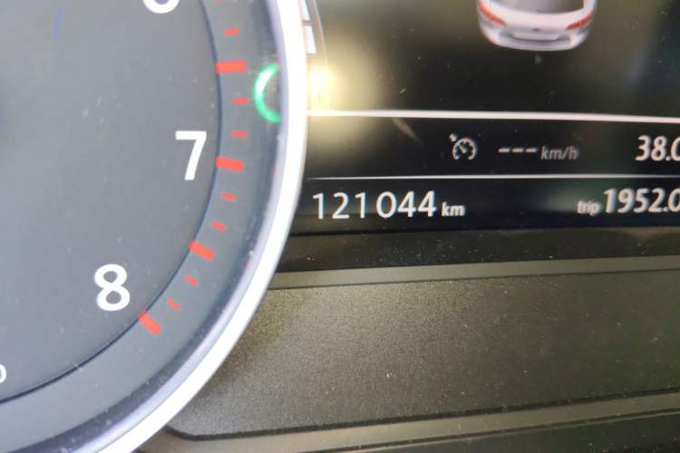 Used Volkswagen Touareg 2017 3.0 TSI Touareg Edition Odometer Close Up