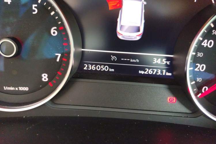 Used Volkswagen Touareg 2017 3.0 TSI Touareg Edition Odometer Close Up