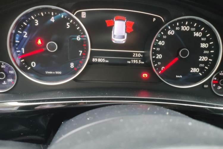 Used Volkswagen Touareg 2017 3.0 TSI Touareg Model Odometer Close Up