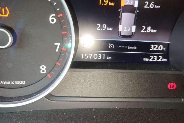 Used Volkswagen Touareg 2017 3.0 TSI Touareg Model Odometer Close Up