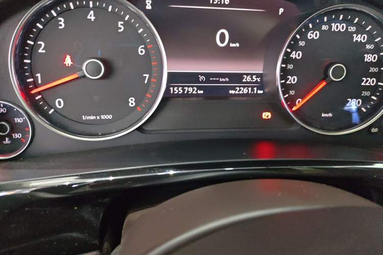 Used Volkswagen Touareg 2017 3.0 TSI Touareg Model Odometer Close Up