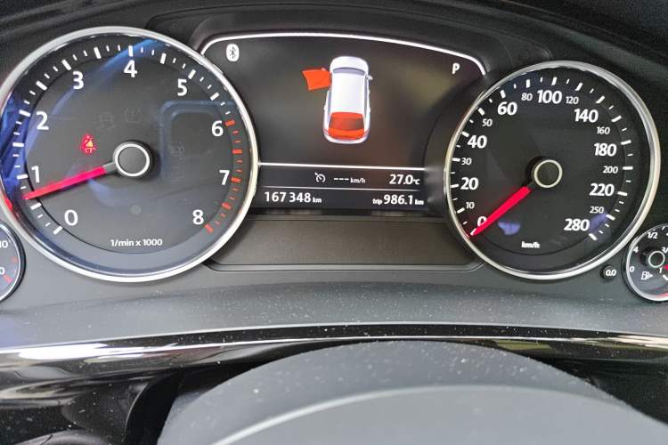 Used Volkswagen Touareg 2017 3.0 TSI Touareg Edition Odometer Close Up