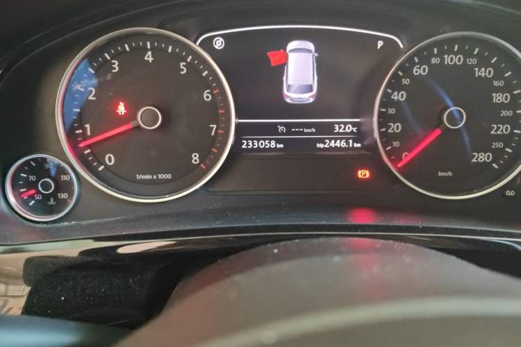 Used Volkswagen Touareg 2017 3.0 TSI Touareg Model Odometer Close Up