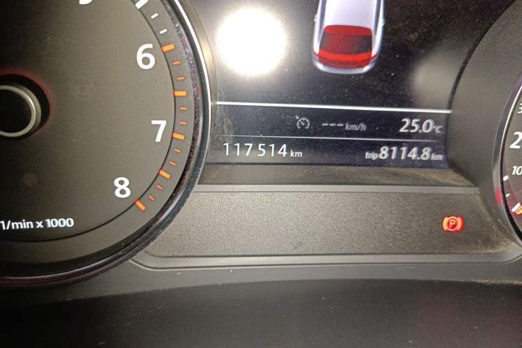 Used Volkswagen Touareg  Odometer Close Up