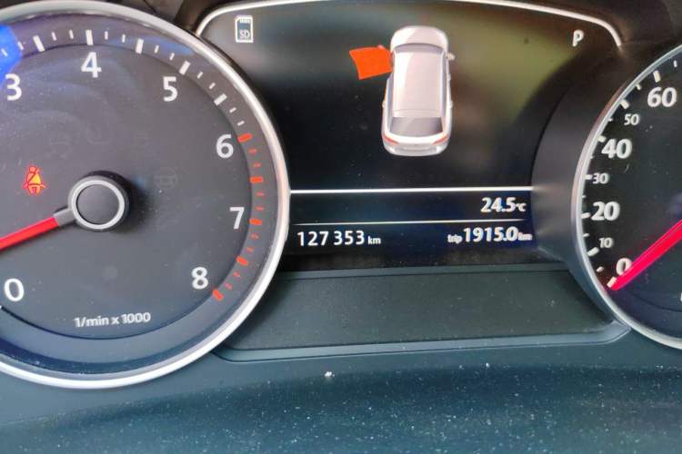 Used Volkswagen Touareg 2017 3.0 TSI Touareg Model Odometer Close Up