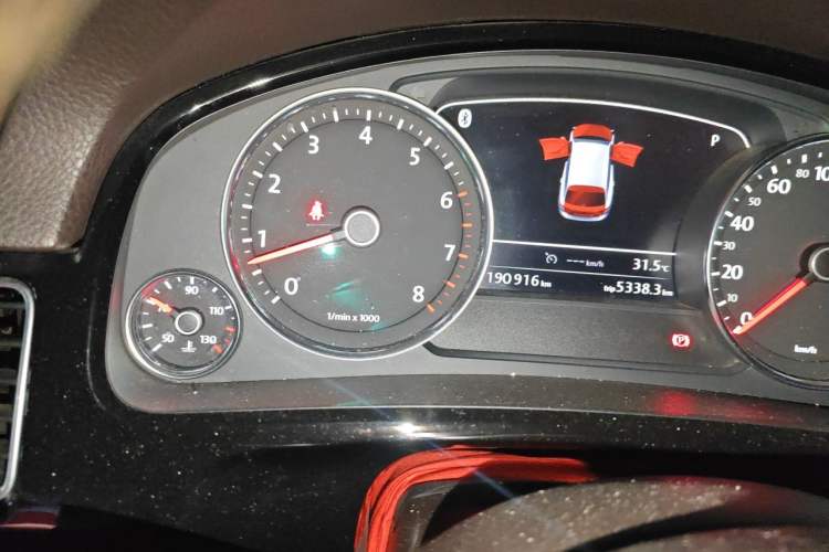 Used Volkswagen Touareg 2017 3.0 TSI Touareg Edition Odometer Close Up