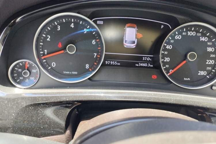 Used Volkswagen Touareg 2017 3.0 TSI Touareg Edition Odometer Close Up