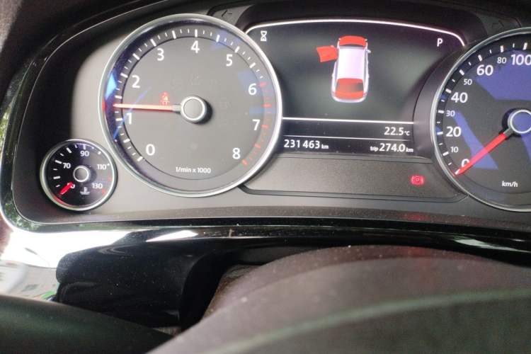 Used Volkswagen Touareg 2017 3.0 TSI Touareg Model Odometer Close Up