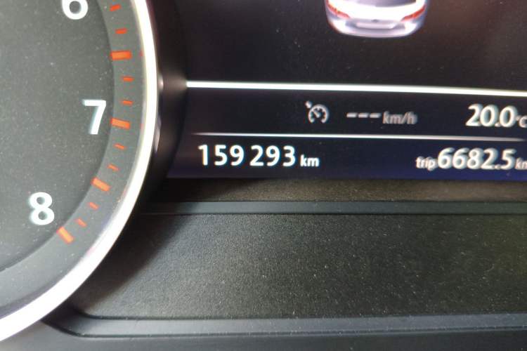 Used Volkswagen Touareg 2017 3.0 TSI Touareg Model Odometer Close Up