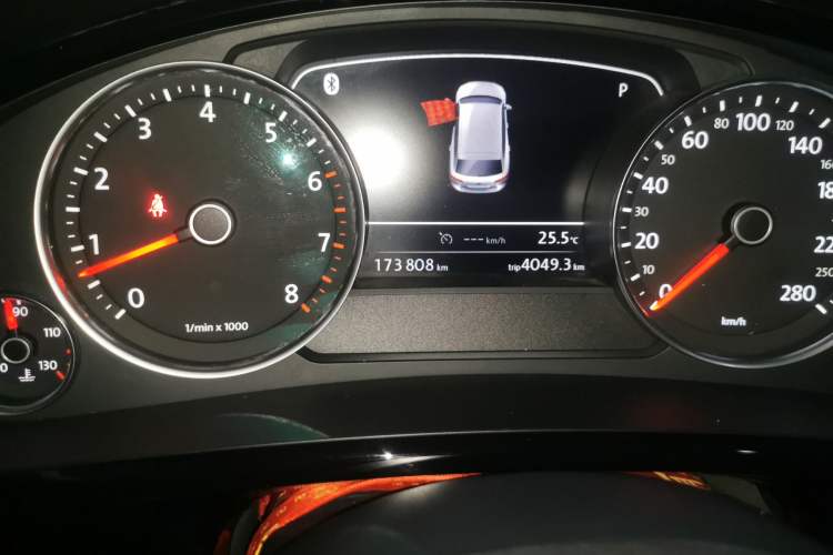 Used Volkswagen Touareg 2017 3.0 TSI Executive Edition Odometer Close Up