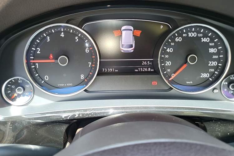 Used Volkswagen Touareg 2017 3.0 TSI Touareg Edition Odometer Close Up