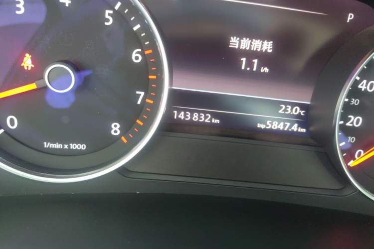 Used Volkswagen Touareg 2017 3.0 TSI Touareg Edition Odometer Close Up