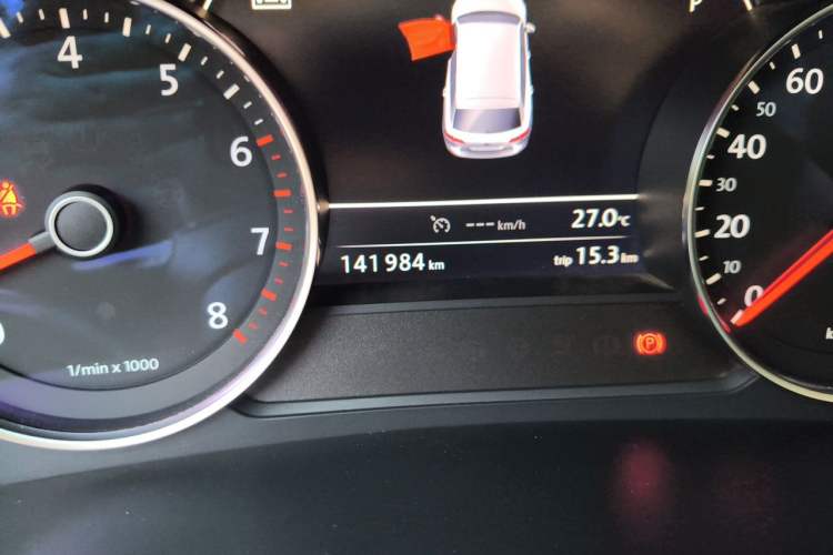 Used Volkswagen Touareg 2017 3.0 TSI Touareg Model Odometer Close Up