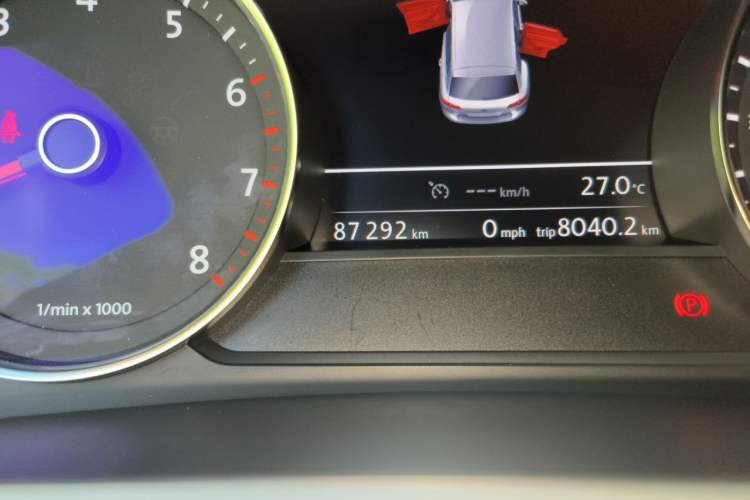 Used Volkswagen Touareg 2017 3.0 TSI Yuyue Model Odometer Close Up