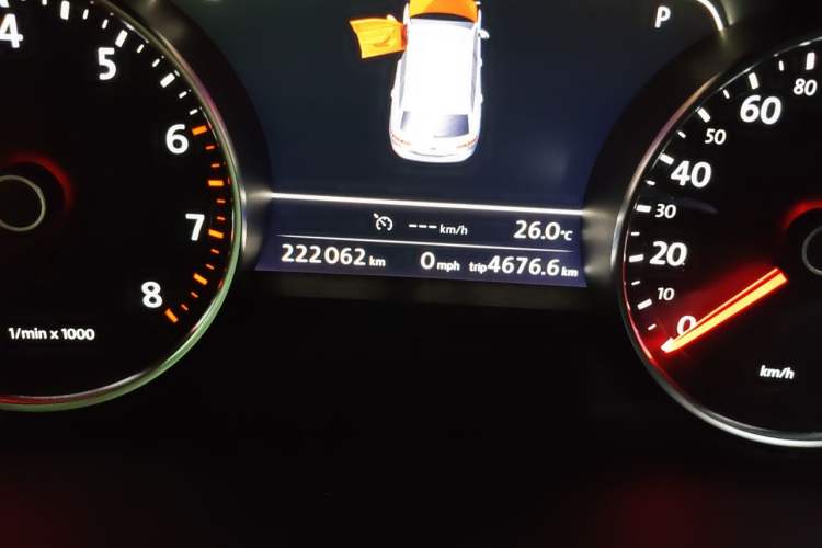 Used Volkswagen Touareg 2017 3.0 TSI Touareg Model Odometer Close Up