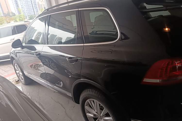 Used Volkswagen Touareg 2017 3.0 TSI Touareg Model Rear Left 45 Deg