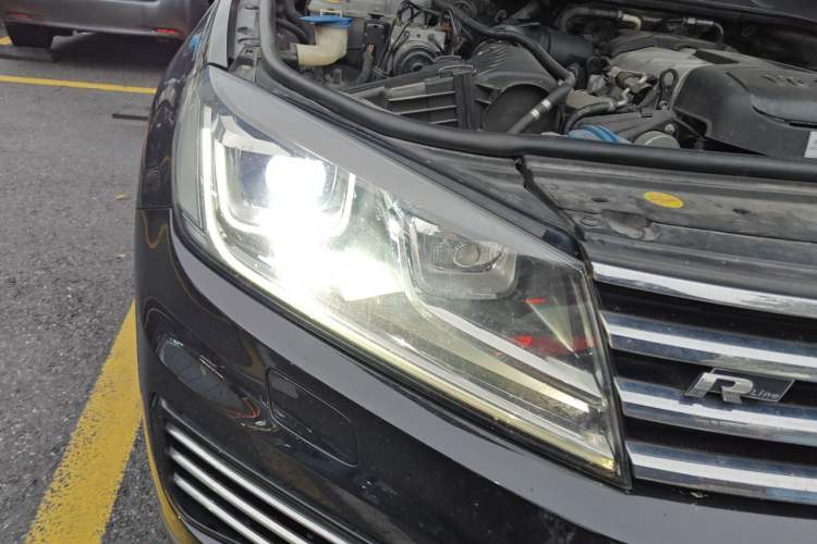 Used Volkswagen Touareg 2017 3.0 TSI Touareg Edition Right Front Headlight