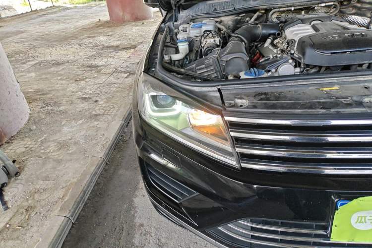 Used Volkswagen Touareg 2017 3.0 TSI Touareg Model Right Front Headlight