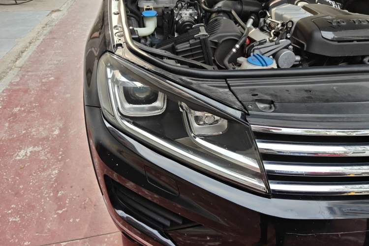 Used Volkswagen Touareg 2017 3.0 TSI Touareg Model Right Front Headlight