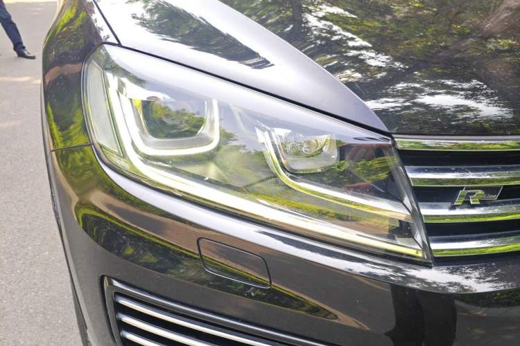 Used Volkswagen Touareg 2017 3.0 TSI Executive Edition Right Front Headlight
