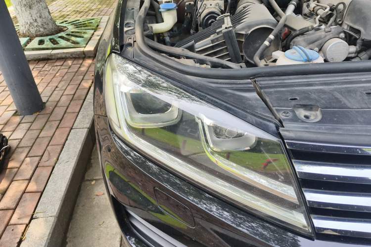 Used Volkswagen Touareg 2017 3.0 TSI Touareg Edition Right Front Headlight