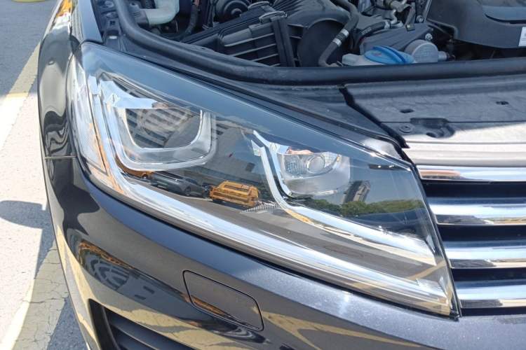 Used Volkswagen Touareg 2017 3.0 TSI Touareg Edition Right Front Headlight