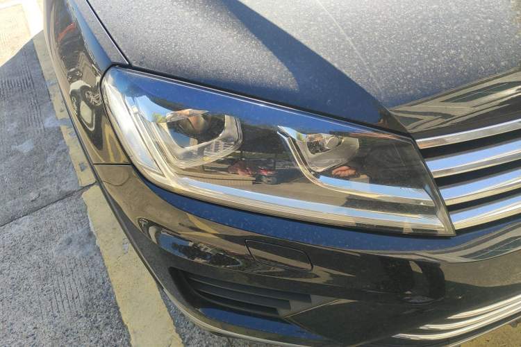 Used Volkswagen Touareg 2017 3.0 TSI Touareg Model Right Front Headlight