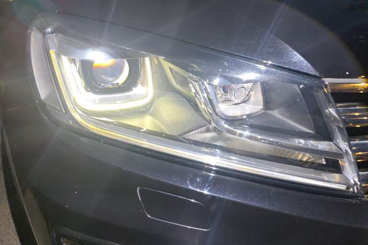 Used Volkswagen Touareg 2017 3.0 TSI Touareg Edition Right Front Headlight