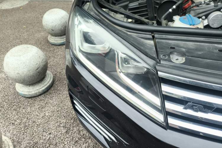 Used Volkswagen Touareg 2017 3.0 TSI Touareg Edition Right Front Headlight