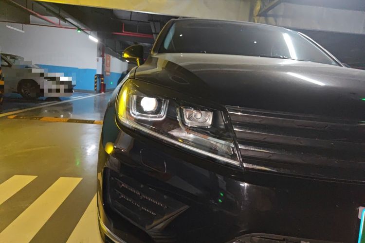 Used Volkswagen Touareg 2017 3.0 TSI Touareg Model Right Front Headlight