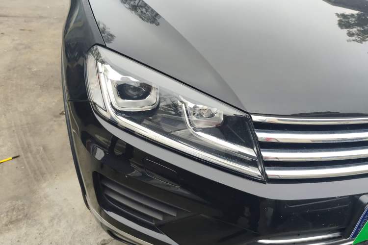 Used Volkswagen Touareg 2017 3.0 TSI Touareg Edition Right Front Headlight