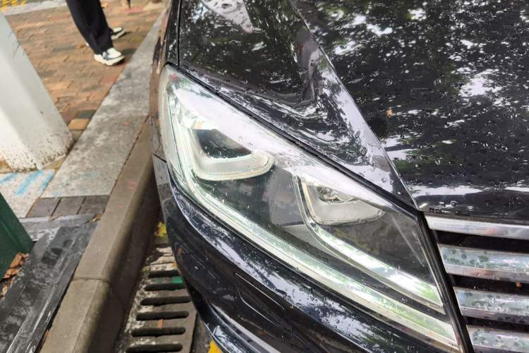 Used Volkswagen Touareg 2017 3.0 TSI Touareg Edition Right Front Headlight