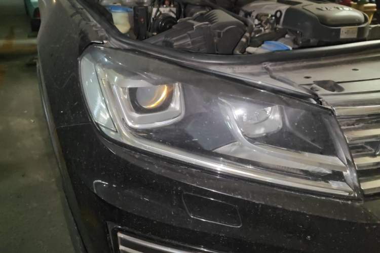Used Volkswagen Touareg 2017 3.0 TSI Yuyue Model Right Front Headlight